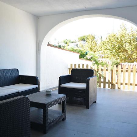 Lovely Bungalow For Four Close To Beach And City In Torrevieja Exterior foto