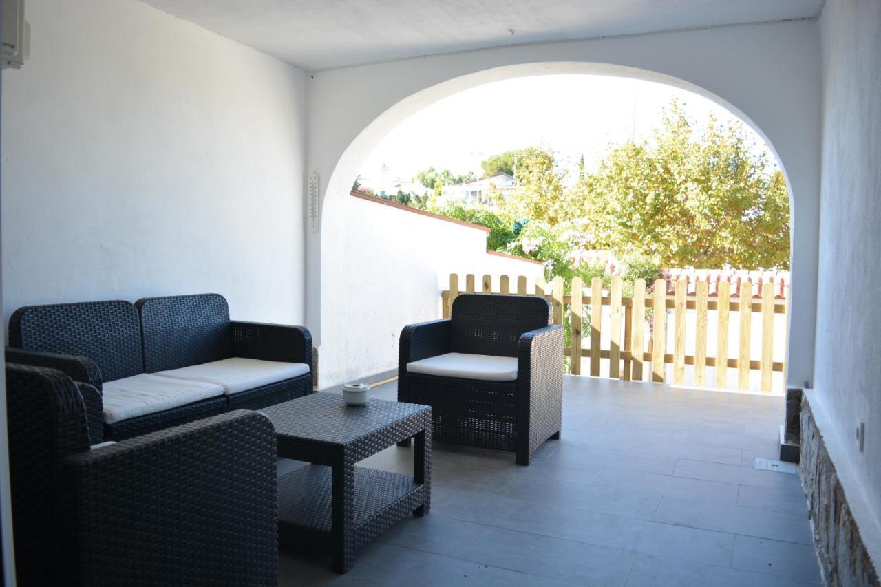 Lovely Bungalow For Four Close To Beach And City In Torrevieja Exterior foto