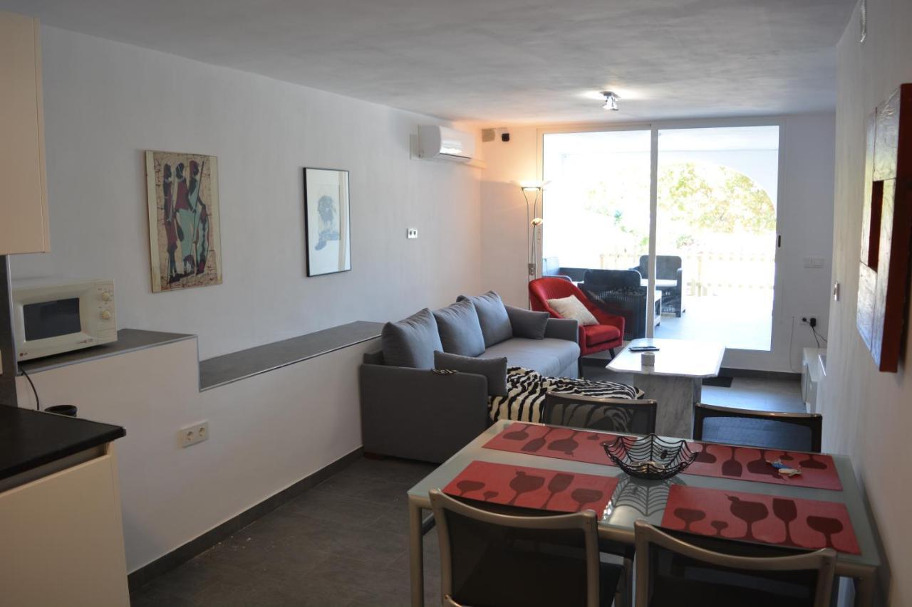 Lovely Bungalow For Four Close To Beach And City In Torrevieja Exterior foto